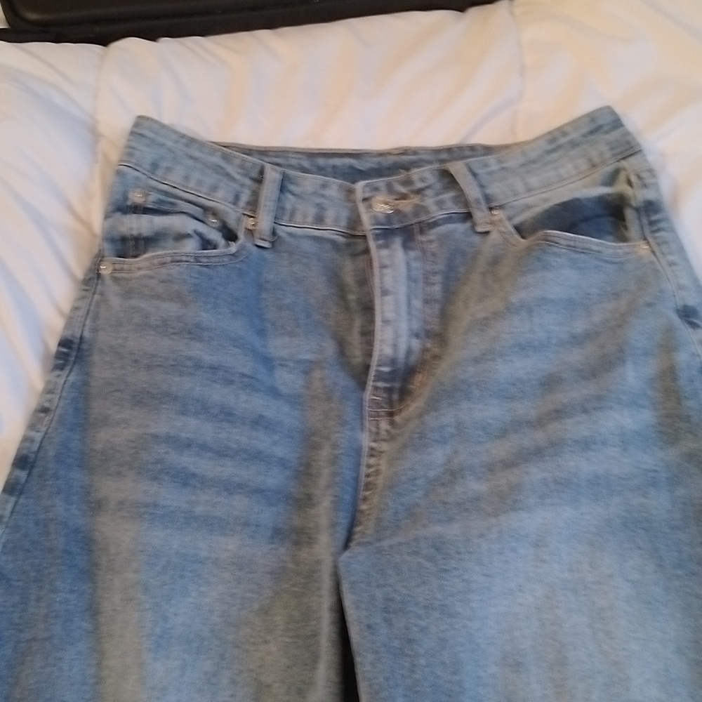 New Extra Flare Wide-Leg Light/Medium Wash Blue Denim Jeans - Size 4 - Picture 4 of 8
